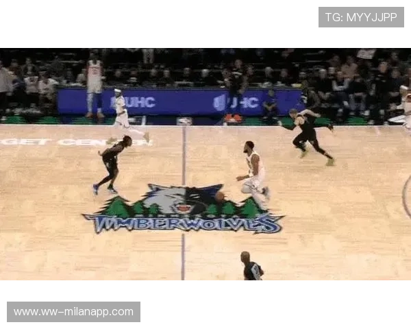 唐斯篮下连续攻入，全场观众火热