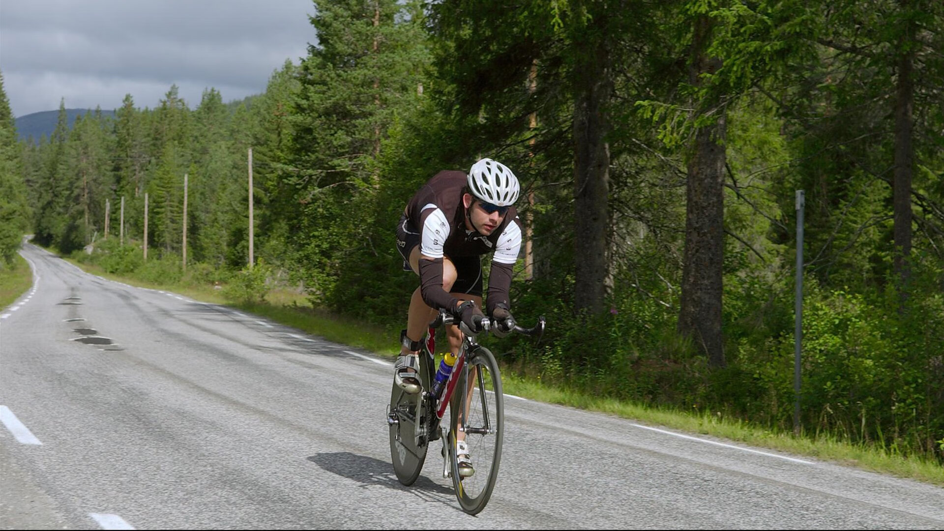 田径赛事吸引大量观众关注